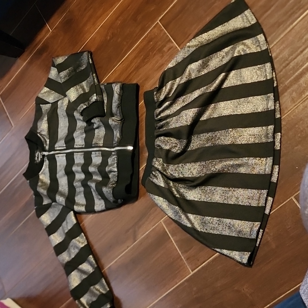 TOP AND SKIRT SET